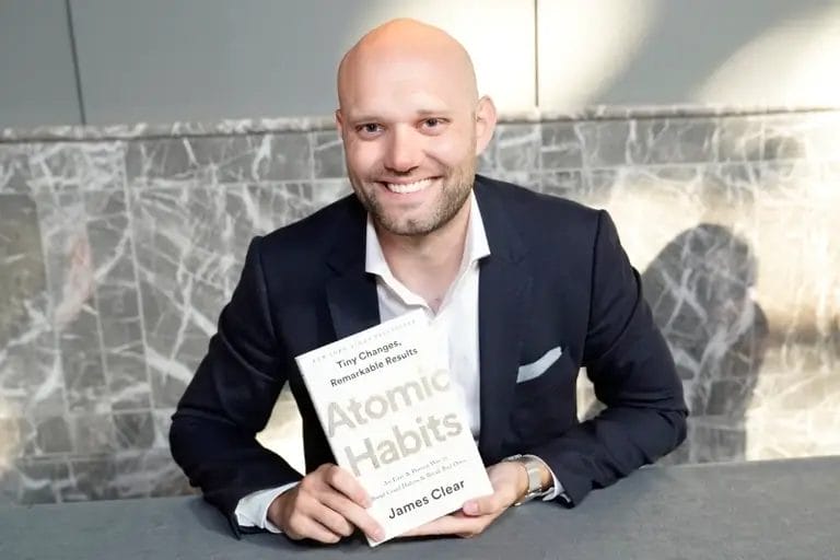 James Clear Penulis Buku Bestseller Atomic Habits