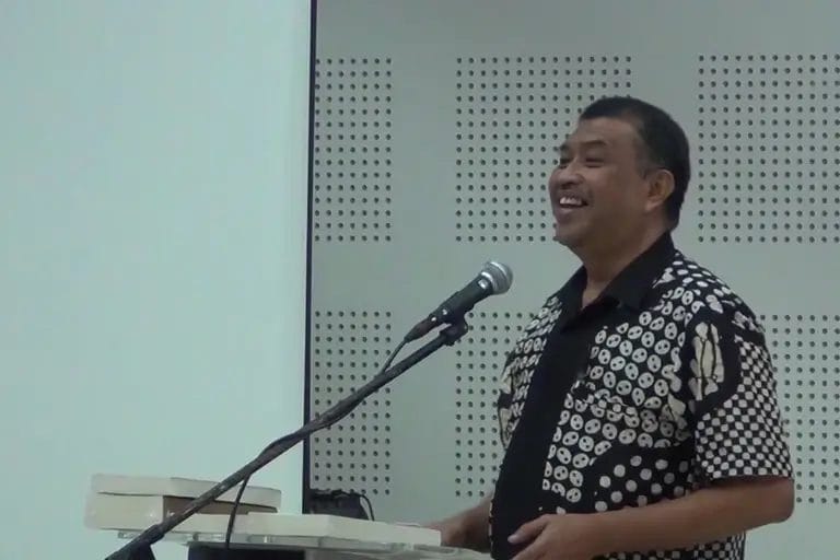 Review Buku Gagalnya Historiografi Indonesiasentris - Penulis Buku Bambang Purwanto