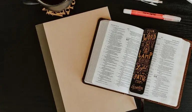 Contoh Teks Ulasan Buku